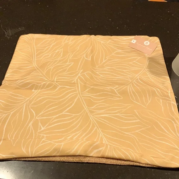 Pillow cover - Picture 1 of 3